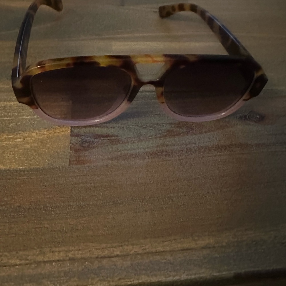 Tortoise Shell Sunglasses - Picture 5 of 5